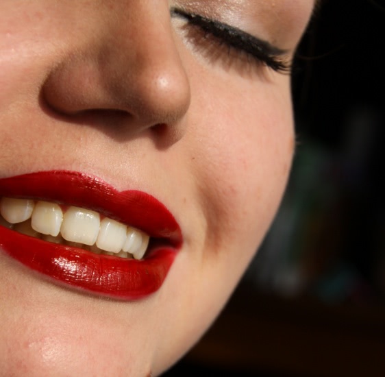 Кровавый соблазн. NYX High Voltage Lipstick 20 Burlesque