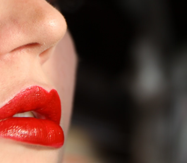 Кровавый соблазн. NYX High Voltage Lipstick 20 Burlesque