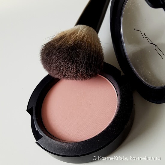 Они идеальны для меня. Румяна MAC Powder Blush в оттенке «Rosy Outlook»