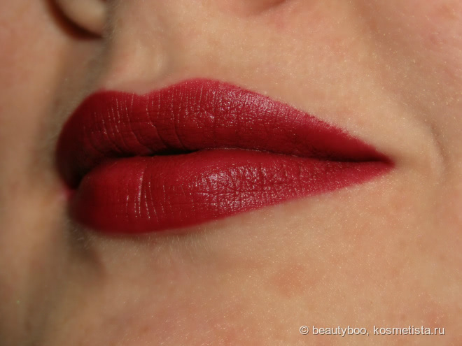 Шах и Matte. Помады Maybelline Color Sensational в оттенках #965 Siren in Scarlet и #975 Divine Wine