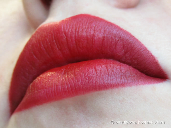 Шах и Matte. Помады Maybelline Color Sensational в оттенках #965 Siren in Scarlet и #975 Divine Wine