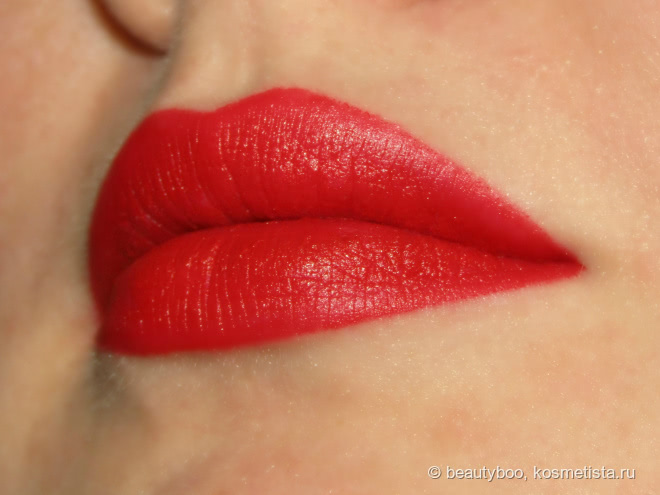 Шах и Matte. Помады Maybelline Color Sensational в оттенках #965 Siren in Scarlet и #975 Divine Wine