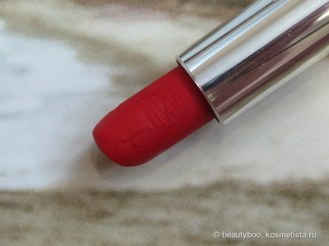 Шах и Matte. Помады Maybelline Color Sensational в оттенках #965 Siren in Scarlet и #975 Divine Wine