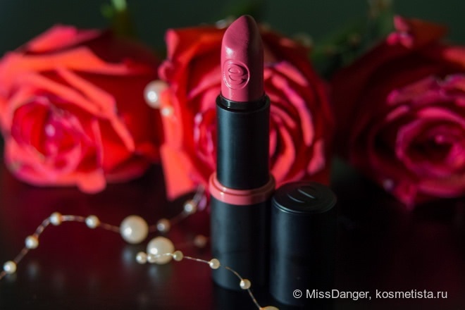 Моя яркая любимица Essense Long-Lasting Lipstick #01 Coral Calling