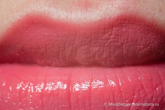 Моя яркая любимица Essense Long-Lasting Lipstick #01 Coral Calling