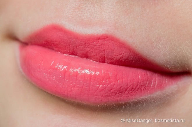 Моя яркая любимица Essense Long-Lasting Lipstick #01 Coral Calling