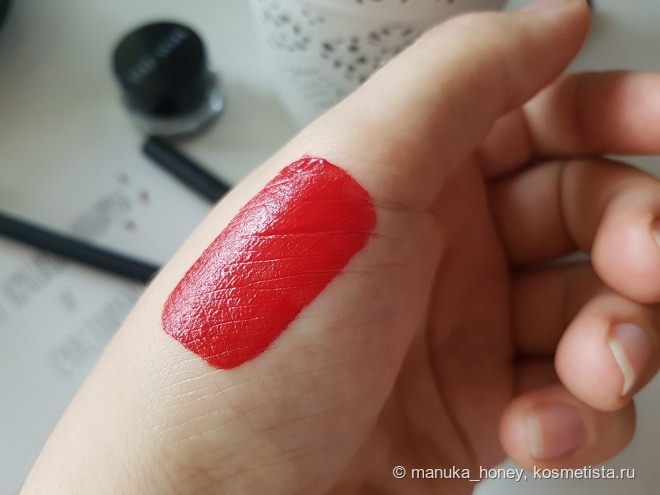 Помада Maybelline Vivid Matte Liquid в оттенке 35 Rebel Red