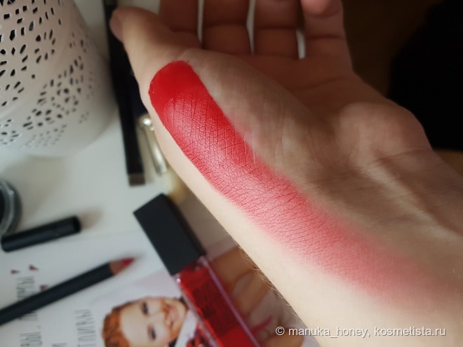 Помада Maybelline Vivid Matte Liquid в оттенке 35 Rebel Red