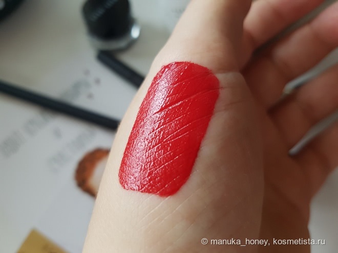 Помада Maybelline Vivid Matte Liquid в оттенке 35 Rebel Red