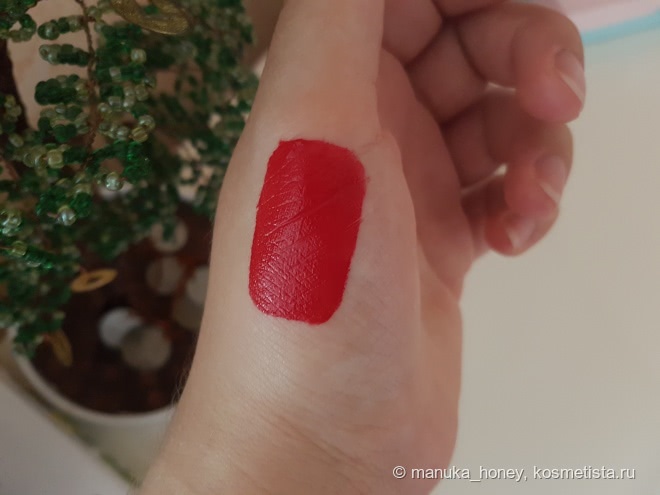 Помада Maybelline Vivid Matte Liquid в оттенке 35 Rebel Red