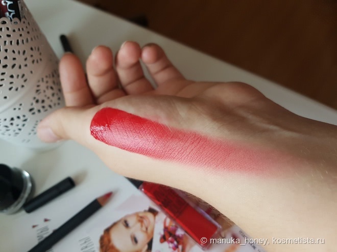 Помада Maybelline Vivid Matte Liquid в оттенке 35 Rebel Red