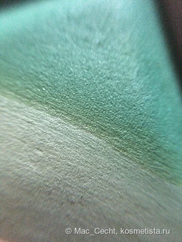 Немного тщеславия от Nouba Earthly Paradise Tre eyeshadow trio в оттенке 1 Vanity