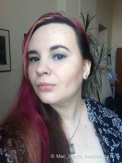 Немного тщеславия от Nouba Earthly Paradise Tre eyeshadow trio в оттенке 1 Vanity