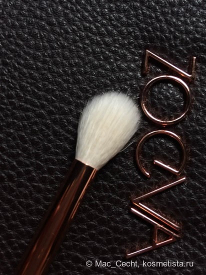 In brushes we trust: набор кистей Rose Golden Complete Eye Set в цвете “Romantic Copper” от Zoeva
