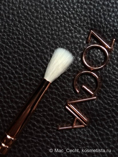 In brushes we trust: набор кистей Rose Golden Complete Eye Set в цвете “Romantic Copper” от Zoeva