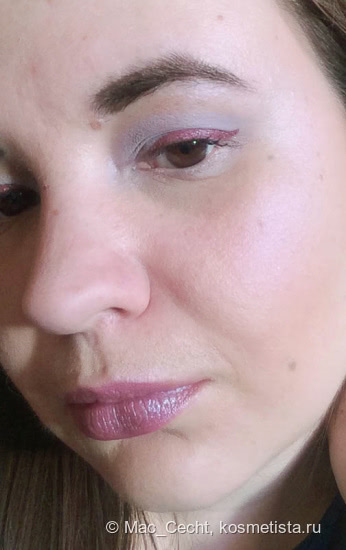 Розово-фиолетовый хайлайтер-хамелеон MAC Extra Dimension Skinfinish Poudre Lumiere #Soft frost