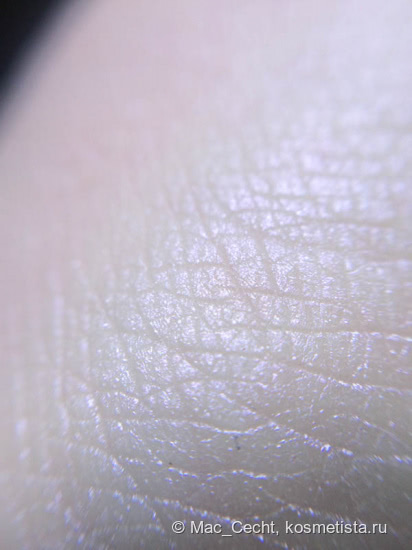 Розово-фиолетовый хайлайтер-хамелеон MAC Extra Dimension Skinfinish Poudre Lumiere #Soft frost