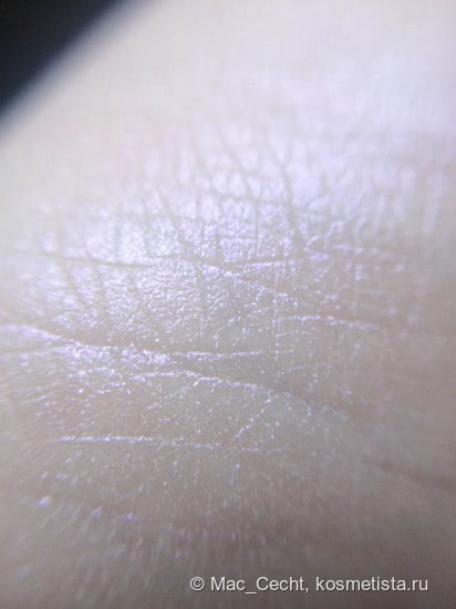 Розово-фиолетовый хайлайтер-хамелеон MAC Extra Dimension Skinfinish Poudre Lumiere #Soft frost