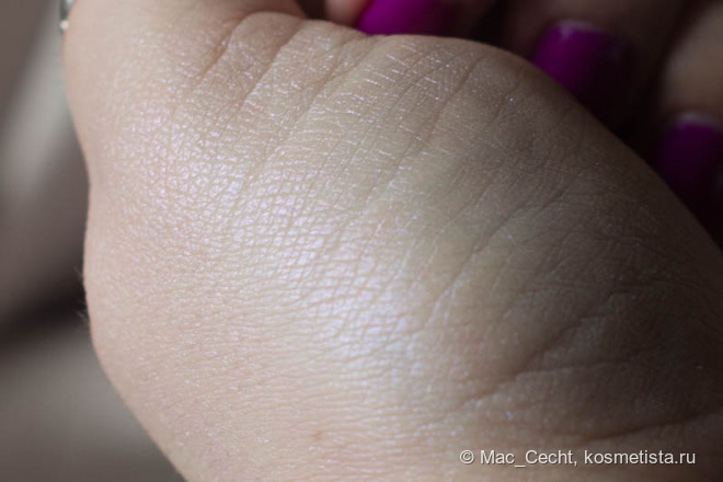 Розово-фиолетовый хайлайтер-хамелеон MAC Extra Dimension Skinfinish Poudre Lumiere #Soft frost