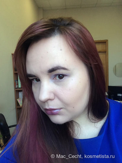 Розово-фиолетовый хайлайтер-хамелеон MAC Extra Dimension Skinfinish Poudre Lumiere #Soft frost