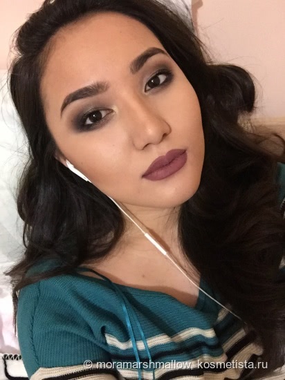 Два настроения с Sleek Matte Me в оттенках Birthday Suit и Old Hollywood