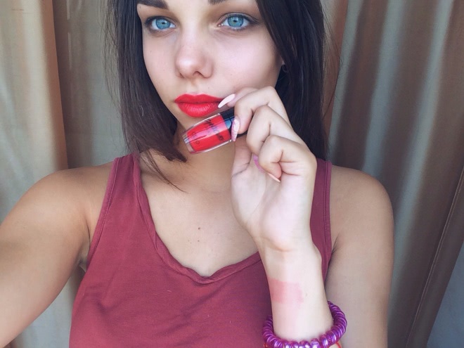 И снова красный! Clio Lipnicure Glass