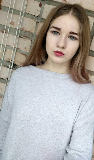 День и ночь с Essence Longlasting Lipstick 02 All You Need Is Red и 06 Barely There