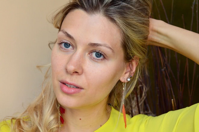 Estée Lauder Enlighten EE Even Effect Skintone Corrector SPF 30 в оттенке 01 Light