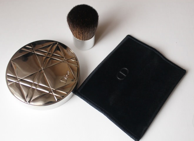 Очаровательный Dior Diorskin Nude Air Luminizer Powder 001