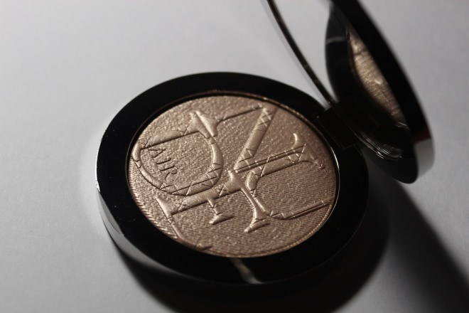 Очаровательный Dior Diorskin Nude Air Luminizer Powder 001