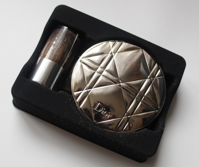 Очаровательный Dior Diorskin Nude Air Luminizer Powder 001