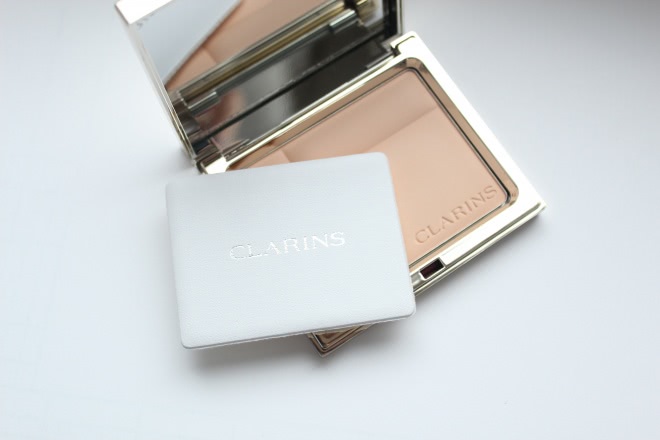 Пудра для сумочки Clarins Ever Matte Shine Control Mineral Powder Compact #00 Transparent opale