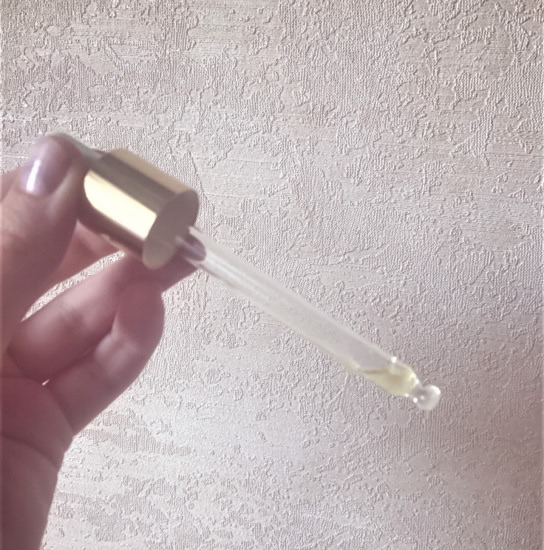 Gisou honey infused hair oil by Negin Mirsalehi