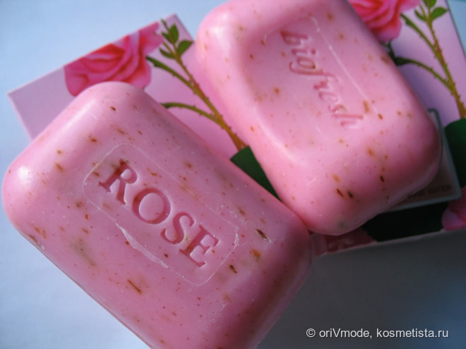 Пенное удовольствие с лепестками роз BioFresh Rose of Bulgaria Soap