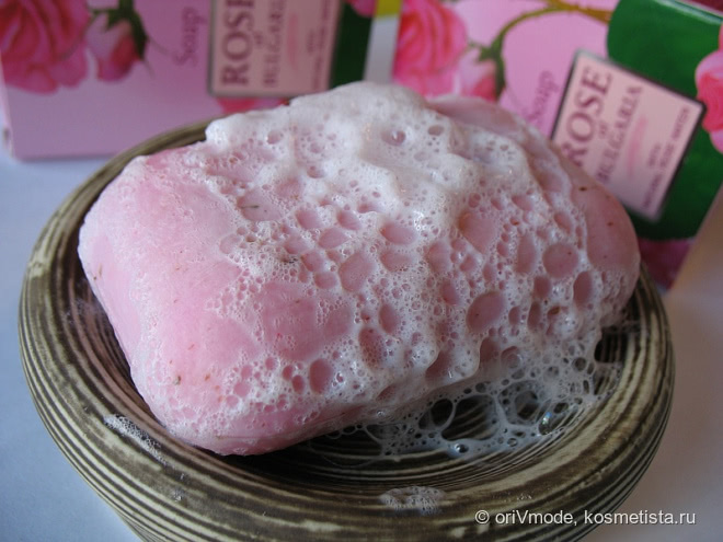 Пенное удовольствие с лепестками роз BioFresh Rose of Bulgaria Soap