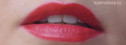 Губы цвета спелой вишни с помадой Shiseido Tender Sheer