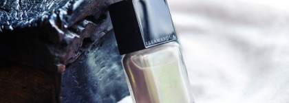 Болотные огни Illamasqua Nail Varnish Hemlock