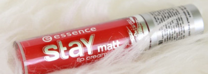 Красавица Essence Stay Matt lip cream оттенок 04 silky red