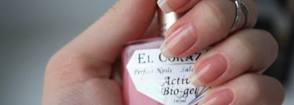 Двухцветный маникюр с помощью Sally Hansen "370 Black Out" + Pink Up "09 Pink" + стемпинг от Konad