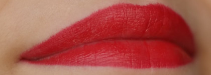 Красный дуэт: губная помада Oriflame "Магия цвета" Алая классика и карандаш для губ "Экспресс-контур" Соблазнительный коралловый