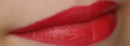 Красный дуэт: губная помада Oriflame "Магия цвета" Алая классика и карандаш для губ "Экспресс-контур" Соблазнительный коралловый