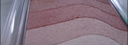 The Body Shop: хайлайтер Shimmer Waves (оттенок Blush)