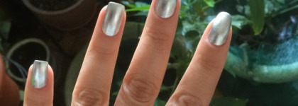 Зима летом с лаком Unfrost my heart от OPI