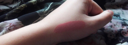 Три любимицы от МАС в оттенках: Creme cup, Kinda Sexy, Plumful