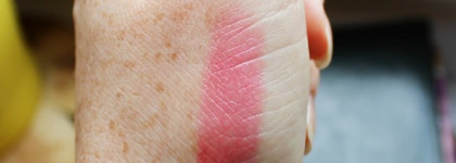 Деликатная губная помада The body shop Colour Сrush #16 Candy Cuddle