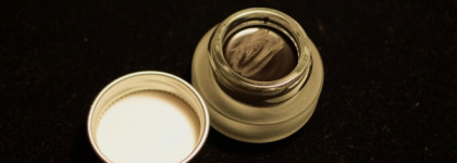 Гелевая подводка Maybelline Eyestudio Lasting drama Gel eyeliner 24H 01 Black