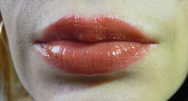Лак для губ YSL rouge pur couture Vernis A Levres Rebel Nudes в оттенках 103 и 106