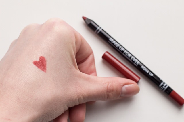 Mufe дуэт красных: помада Rouge Artist Natural N47 и карандаш Aqua Lip