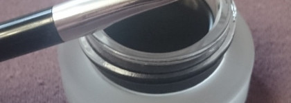 Стреляйте глазками с подводкой Maybelline Gel Eyeliner Lasting Drama