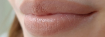 Essence Glossy Stick в оттенке 02 Clear Nude